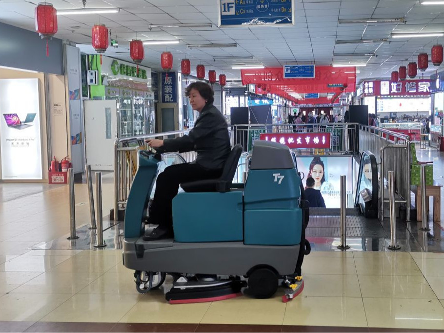 洗地機(jī)價(jià)格不一原因?yàn)楹危柯犖以敿?xì)說