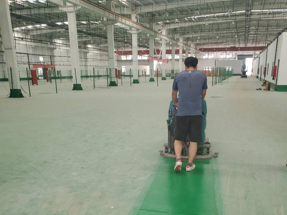 地下車庫使用洗地機時應(yīng)注意什么？
