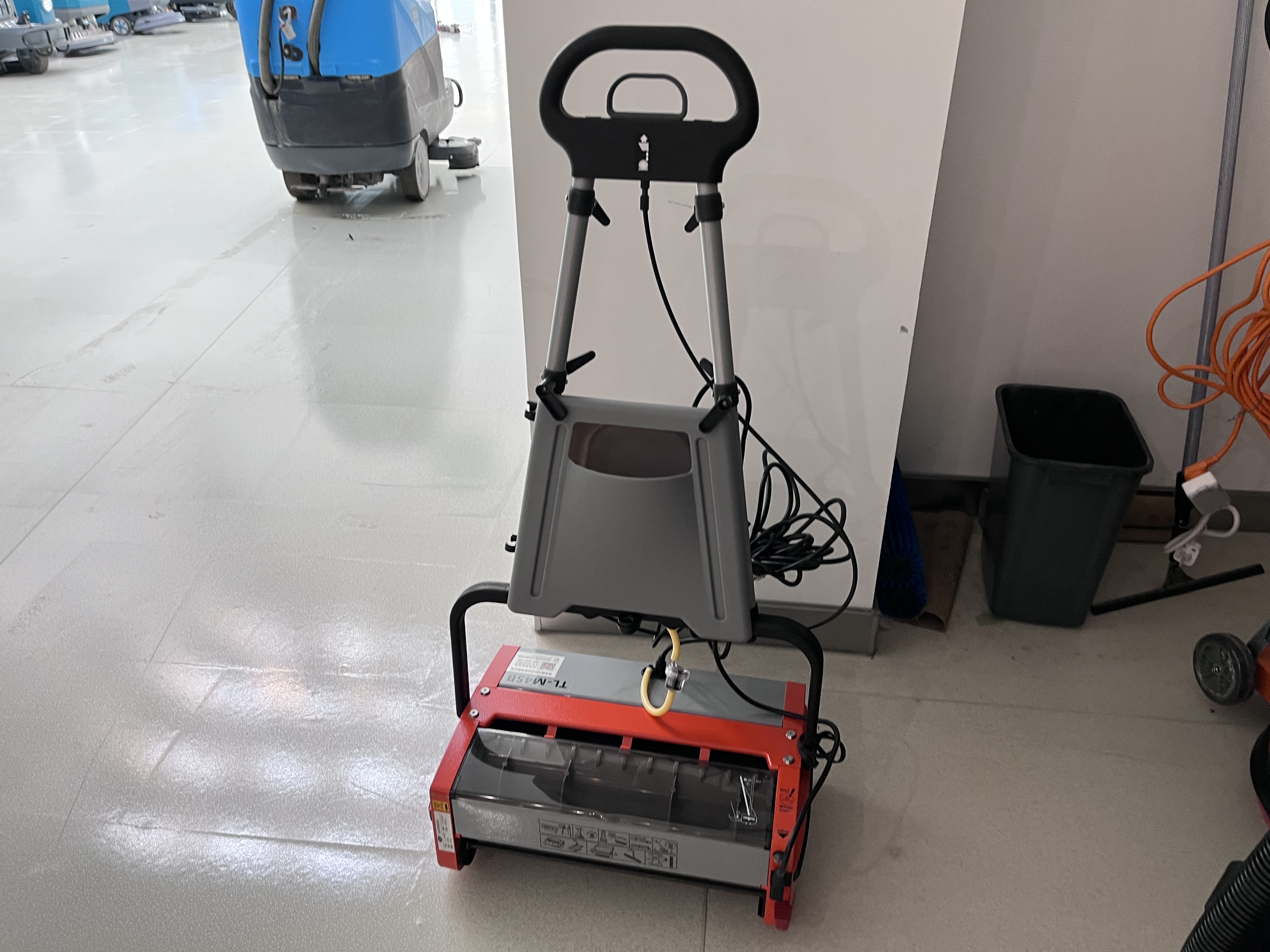 扶梯清洗機，關(guān)注用戶體驗！
