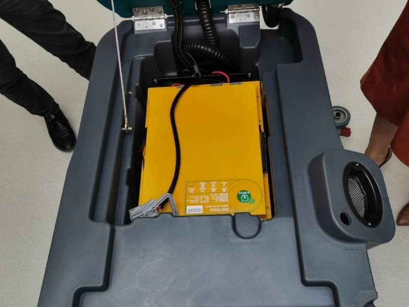 如何延長手推式洗地機(jī)的鋰電池使用壽命？