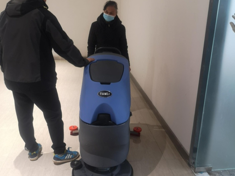 為什么餐廳需要使用洗地機(jī)？