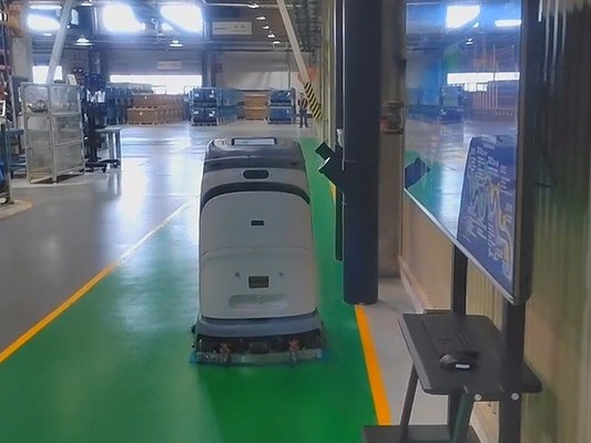 坦力工廠洗地機器人：80kg 重壓之下，讓環(huán)氧地坪 “逆生長”