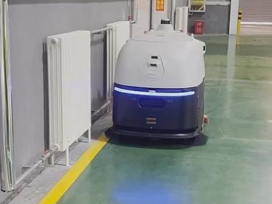 工廠老板偷著樂！一臺坦力工廠地面掃地機器人省下 7 個人工費