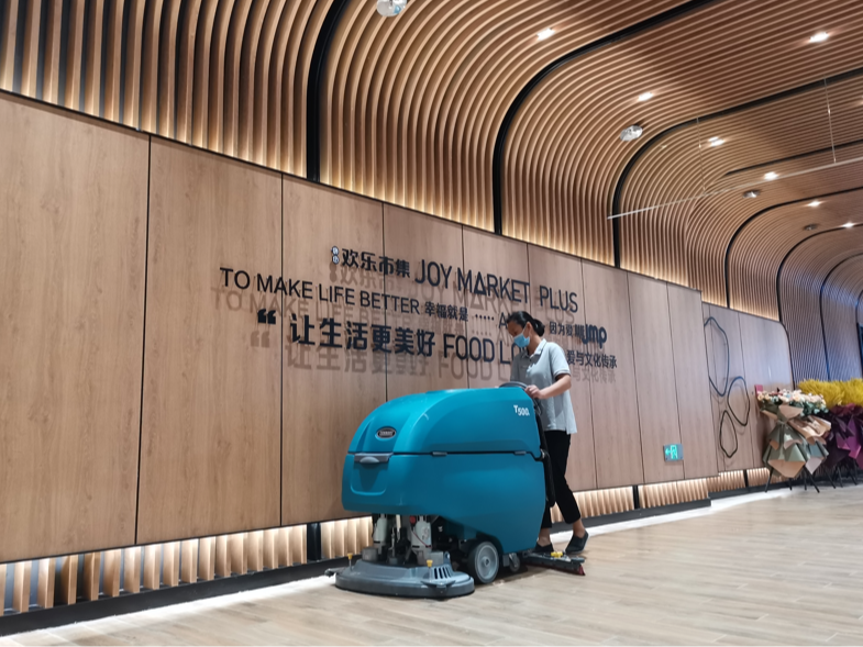 商場(chǎng)應(yīng)該如何選擇洗地機(jī)？